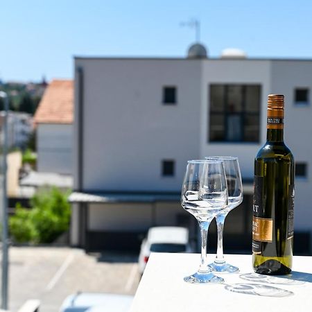 Apartment Laura, Free Parking, Balcony, 4 Ppl Трогир Экстерьер фото
