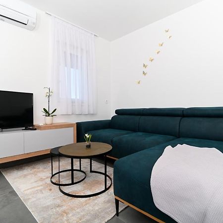 Apartment Laura, Free Parking, Balcony, 4 Ppl Трогир Экстерьер фото