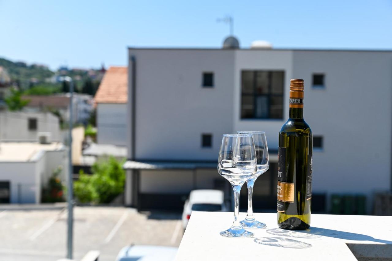 Apartment Laura, Free Parking, Balcony, 4 Ppl Трогир Экстерьер фото