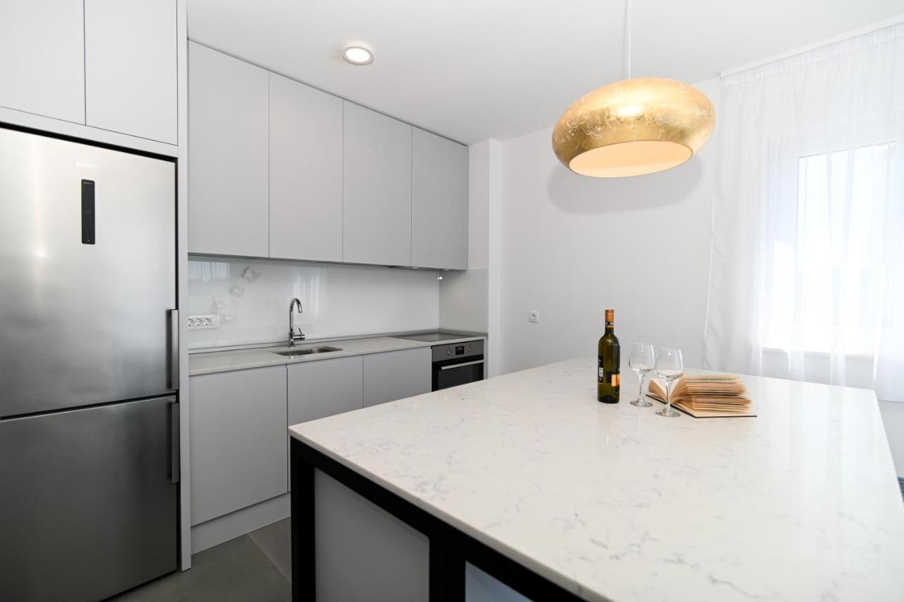 Apartment Laura, Free Parking, Balcony, 4 Ppl Трогир Экстерьер фото
