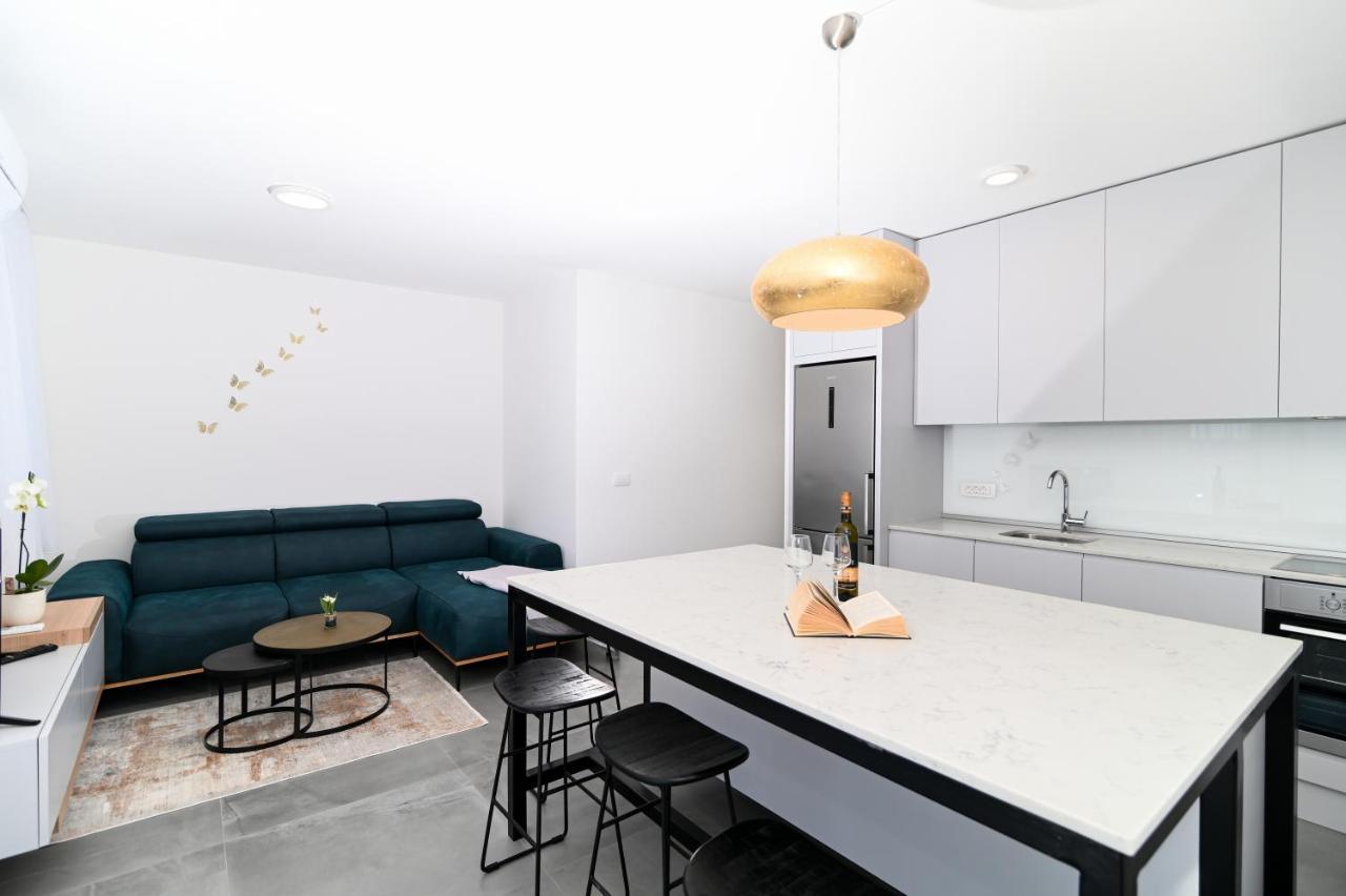 Apartment Laura, Free Parking, Balcony, 4 Ppl Трогир Экстерьер фото