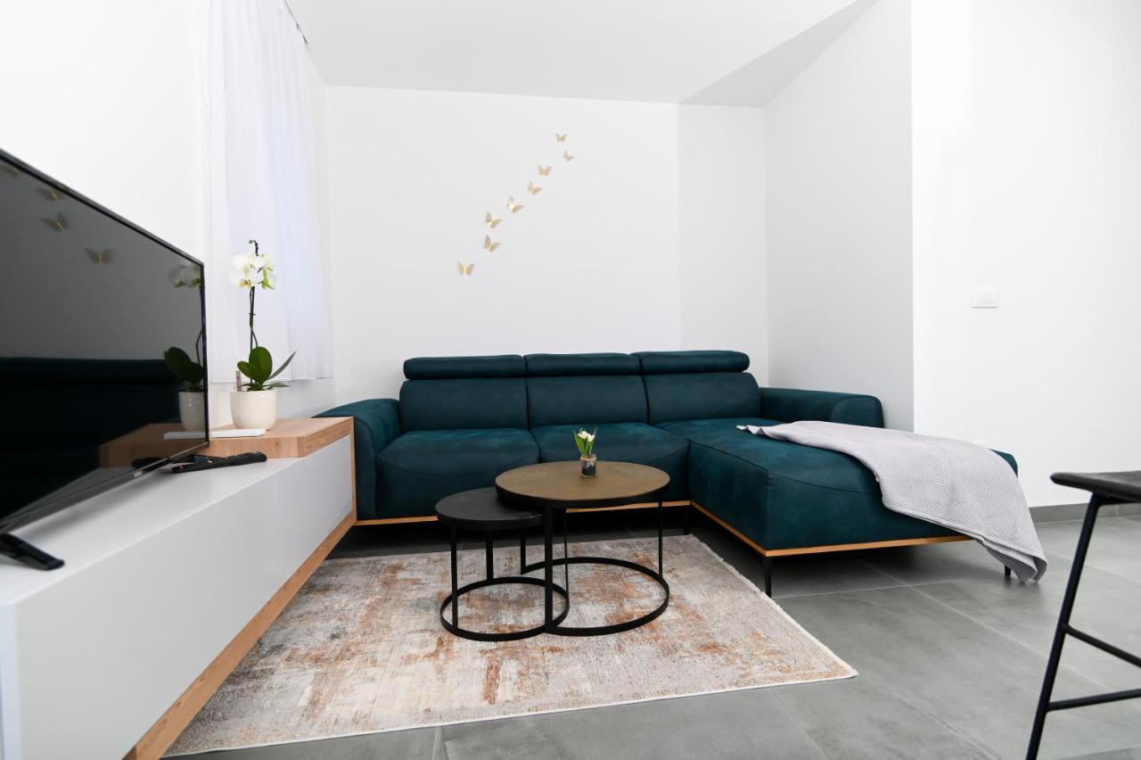 Apartment Laura, Free Parking, Balcony, 4 Ppl Трогир Экстерьер фото