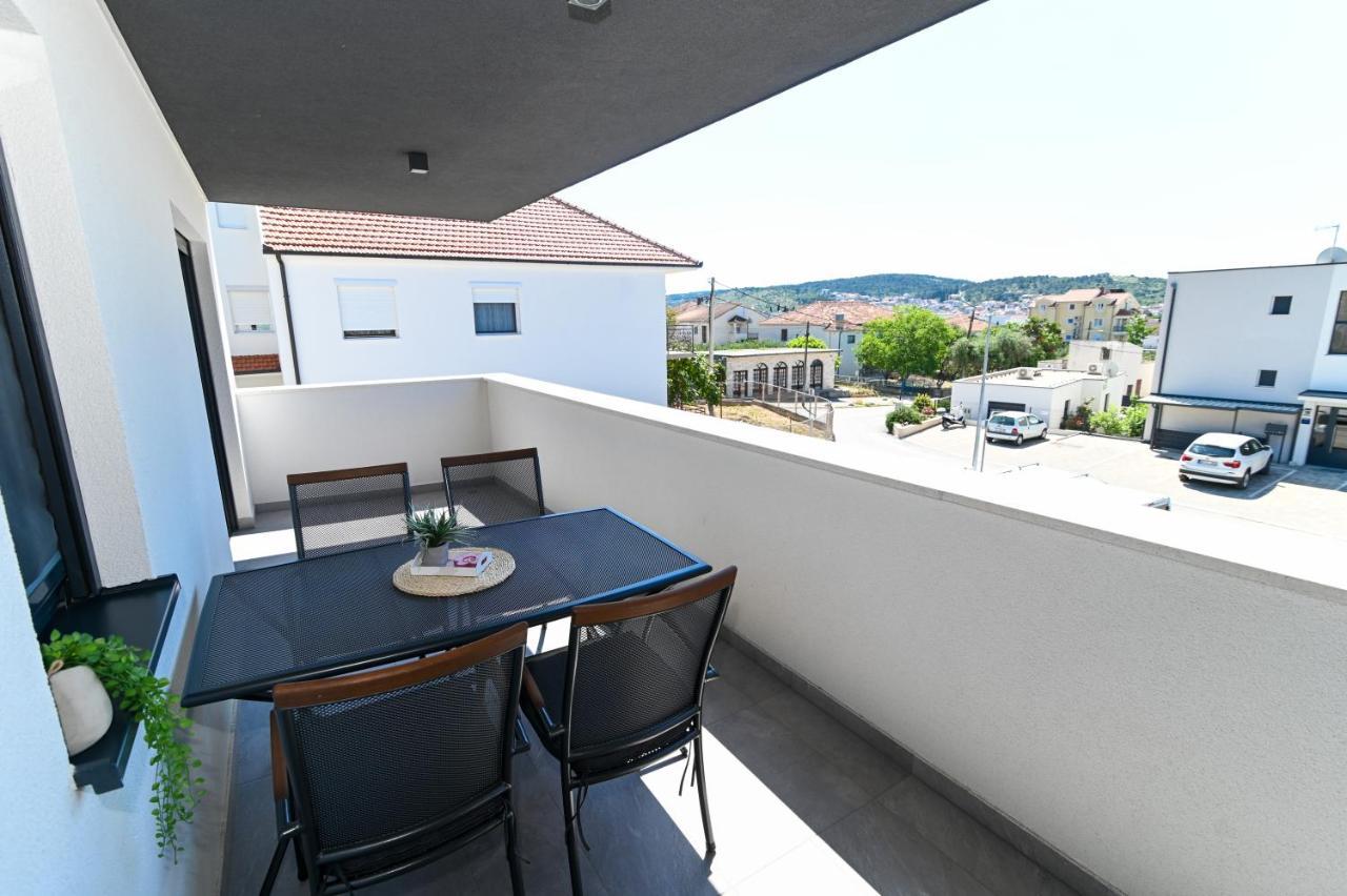 Apartment Laura, Free Parking, Balcony, 4 Ppl Трогир Экстерьер фото