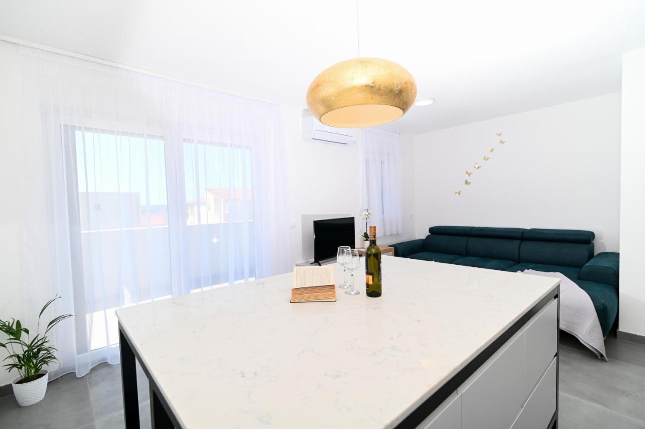 Apartment Laura, Free Parking, Balcony, 4 Ppl Трогир Экстерьер фото